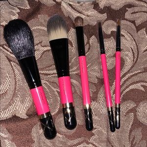Mac nutcracker brush set